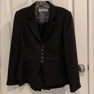 Tahari skirt suit 10P